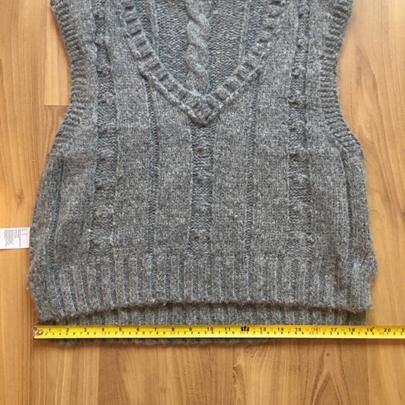 American Eagle Outfitters Cable Knit Sweater Vest Women’s M Heather Grey… - Picture 11 of 16